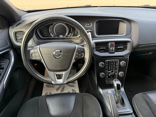 Volvo V40 2.0 D2 Momentum R-Design S/S