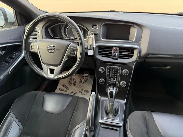 Volvo V40 2.0 D2 Momentum R-Design S/S