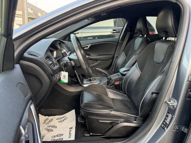Volvo V40 2.0 D2 Momentum R-Design S/S