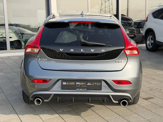Volvo V40 2.0 D2 Momentum R-Design S/S