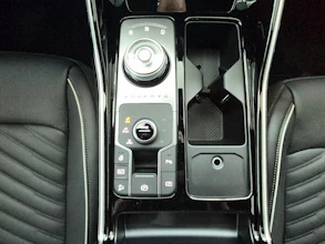 https://vehicle.imgix.net/4221057/26ed5179-4823-4858-93c1-91fe02335d5b.jpg