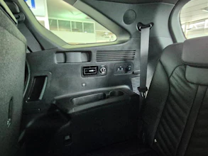 https://vehicle.imgix.net/4221057/3b2606be-3828-481a-8931-e2c9754b1a21.jpg