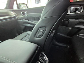 https://vehicle.imgix.net/4221057/6445458f-5e10-4dca-bd0a-2a585fc8ab84.jpg