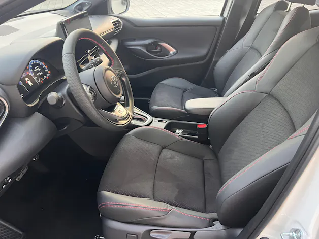 Toyota Yaris 1.5 VVT-i HSD GR Sport