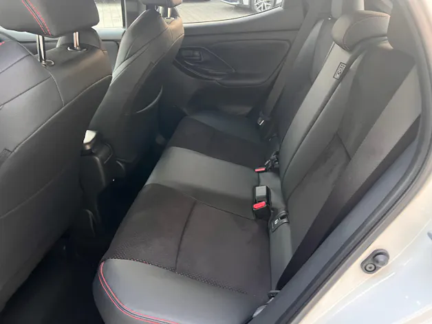 Toyota Yaris 1.5 VVT-i HSD GR Sport