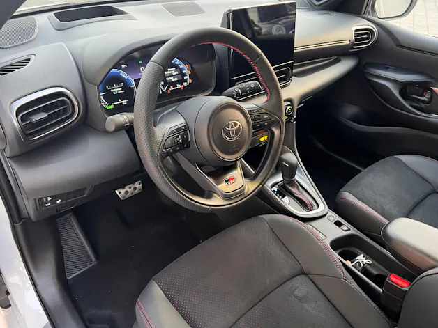 Toyota Yaris 1.5 VVT-i HSD GR Sport