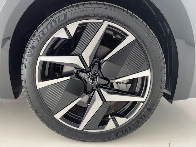 Peugeot 208 1.2 Hybrid 145 GT