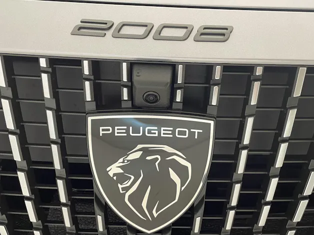 Peugeot 2008 1.2 Hybrid 145PS Allure Premium