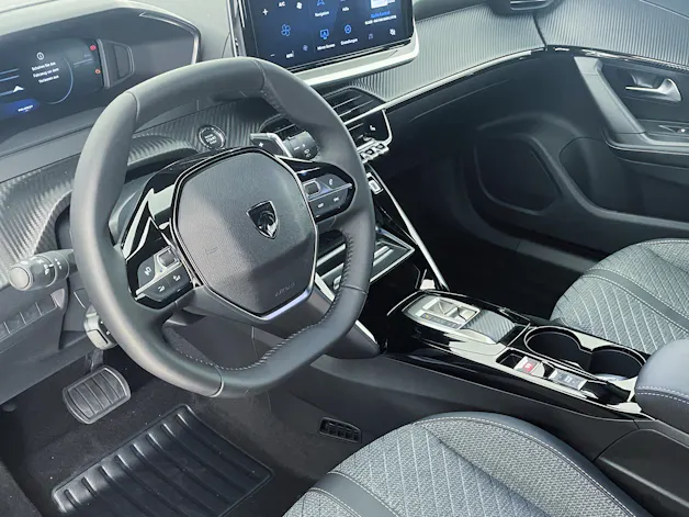 Peugeot 2008 1.2 Hybrid 145PS Allure Premium