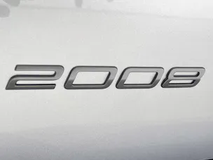 Peugeot 2008 1.2 Hybrid 145PS Allure Premium