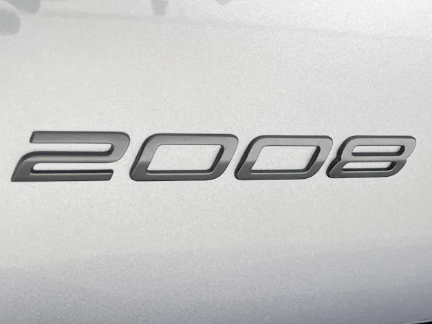 Peugeot 2008 1.2 Hybrid 145PS Allure Premium