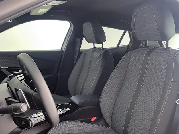 Peugeot 2008 1.2 Hybrid 145PS Allure Premium