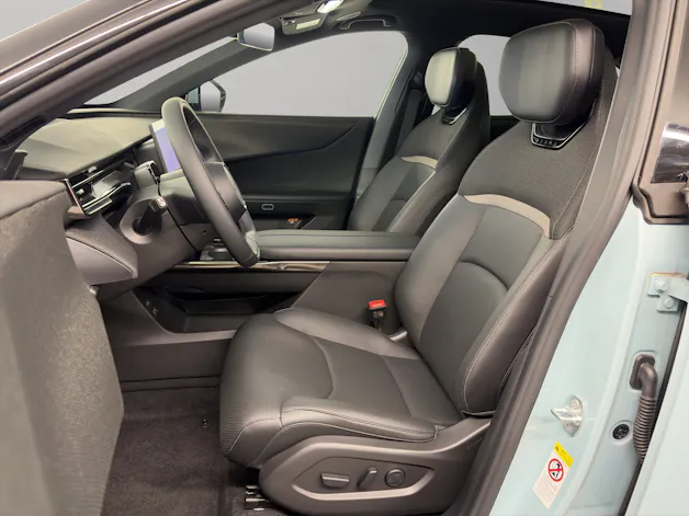 MAZDA CX-6e Takumi