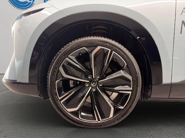 MAZDA CX-6e Takumi