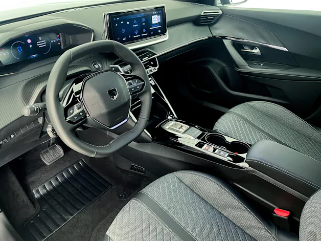 Peugeot 2008 1.2 Hybrid 145PS Allure Premium