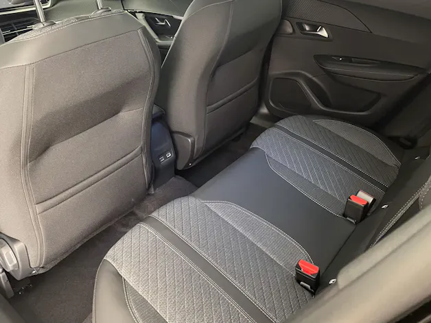 Peugeot 2008 1.2 Hybrid 145PS Allure Premium
