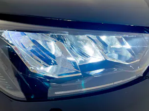 Peugeot 2008 1.2 Hybrid 145PS Allure Premium