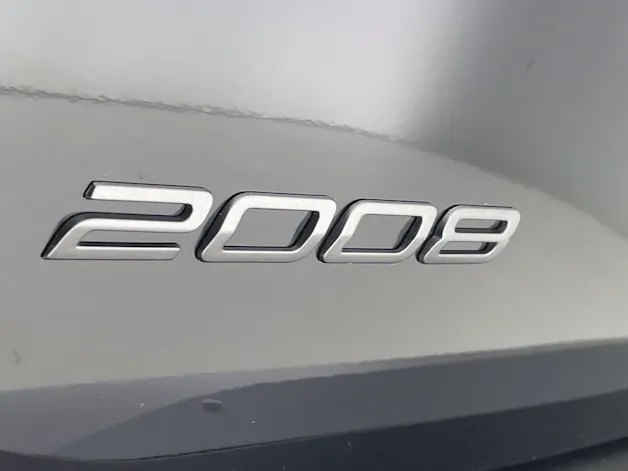 Peugeot 2008 1.2 Hybrid 145PS Allure Premium