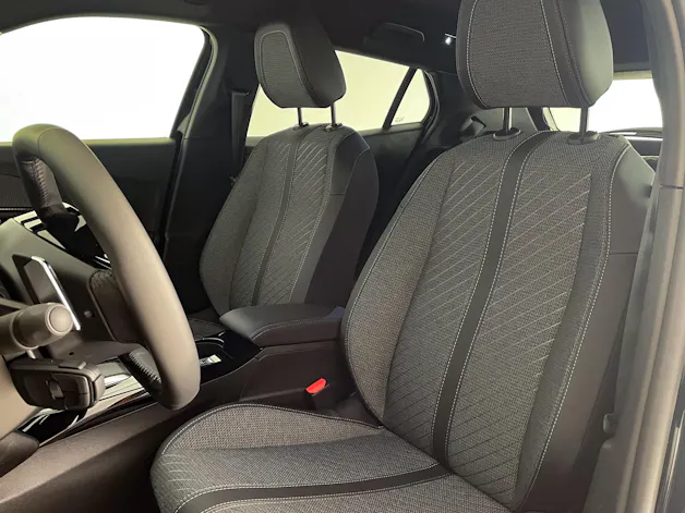 Peugeot 2008 1.2 Hybrid 145PS Allure Premium