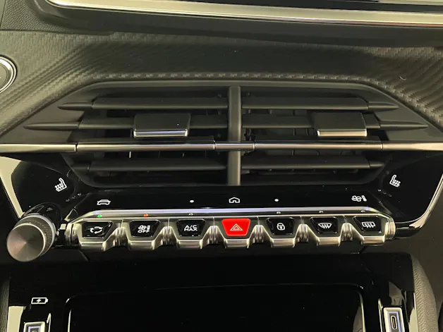 Peugeot 2008 1.2 Hybrid 145PS Allure Premium