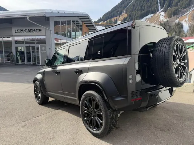 Land Rover Defender 110 4.4 V8 Octa Black