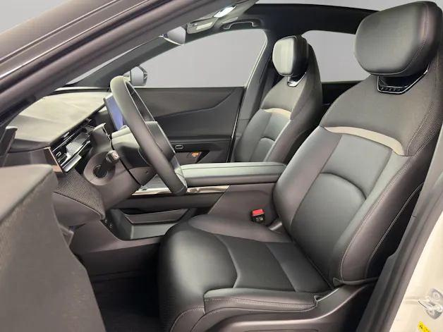 MAZDA CX-6e Takumi