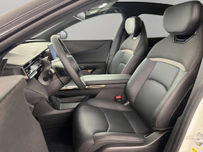 https://vehicle.imgix.net/4221392/76bc0284-8845-4e45-9019-c2c6cab57999.jpg