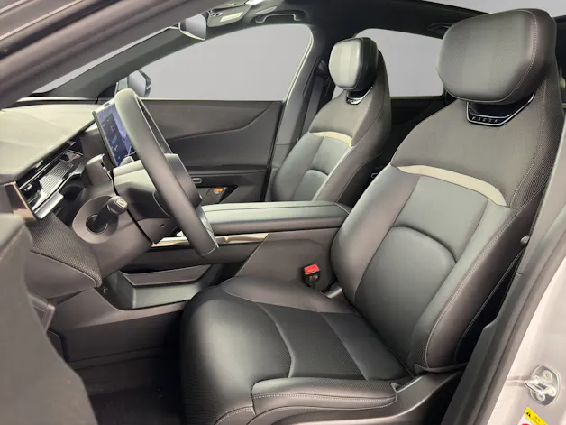 MAZDA CX-6e Takumi