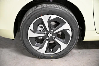 https://vehicle.imgix.net/4221470/23fdbb5c-92fe-4275-a038-daeb38dfe126.jpg