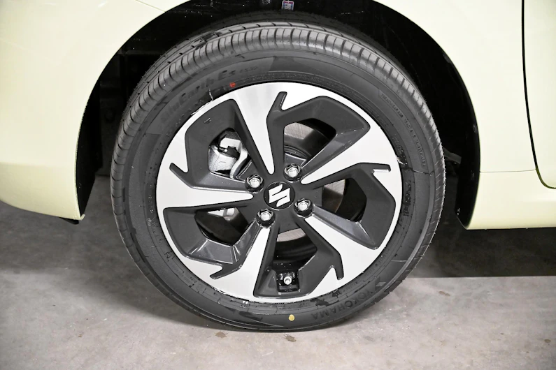Fahrzeugbild SUZUKI SWIFT
