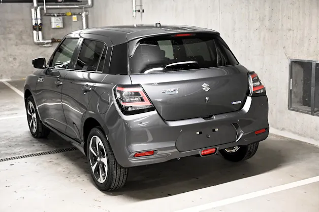 Suzuki Swift 1.2 Sakura Top Hybrid 4x4