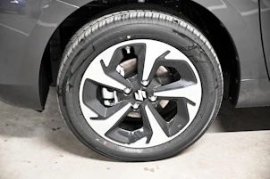 Fahrzeugbild SUZUKI Swift 1.2 Sakura Top Hybrid 4x4
