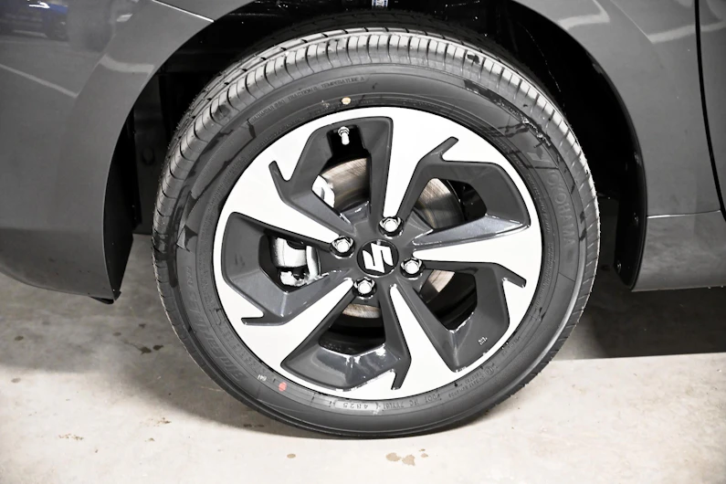 Fahrzeugbild SUZUKI SWIFT