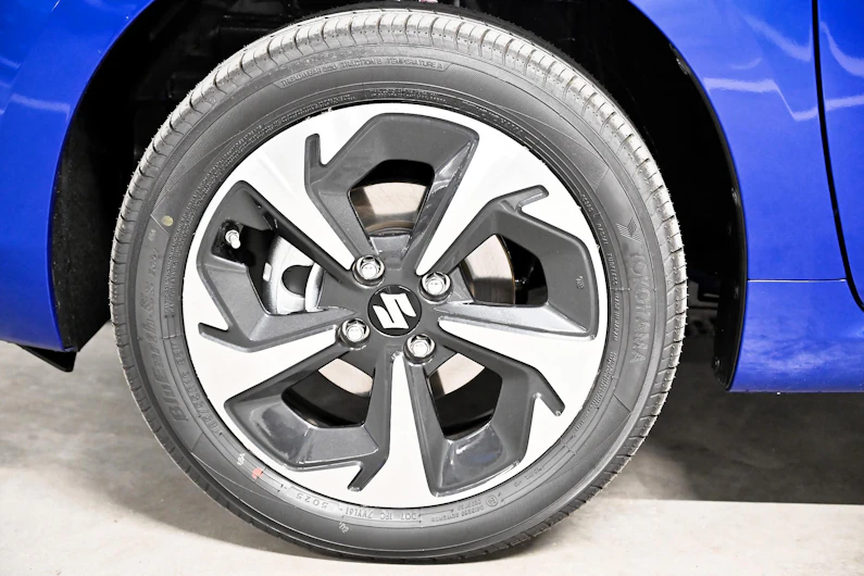 Fahrzeugbild SUZUKI SWIFT