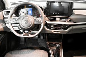 Fahrzeugbild SUZUKI Swift 1.2 Sakura Top Hybrid 4x4