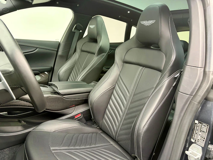 immagine del veicolo ASTON MARTIN DBX