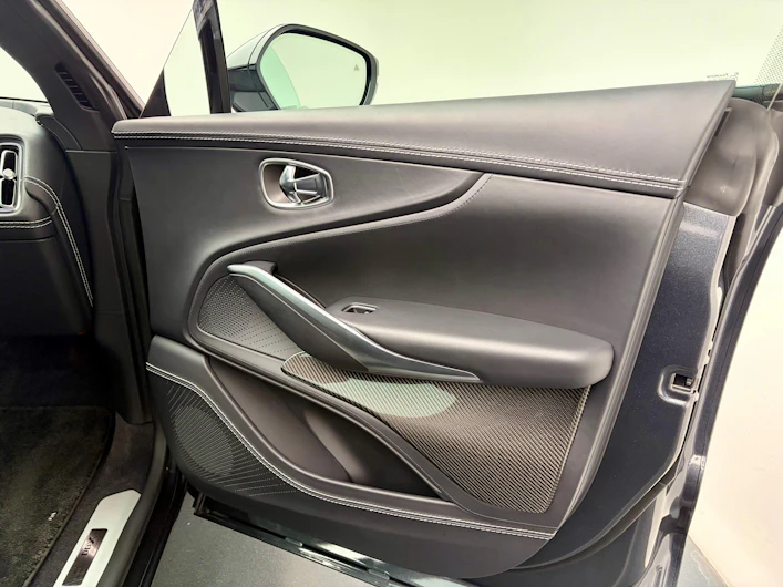 immagine del veicolo ASTON MARTIN DBX