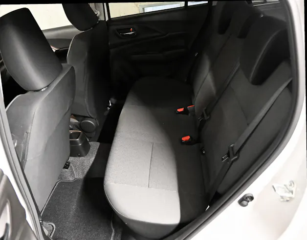 Suzuki Swift 1.2 Sakura Top Hybrid 4x4