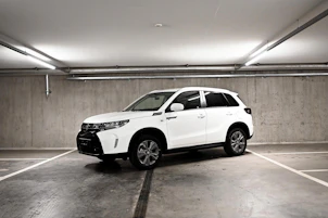 Fahrzeugbild SUZUKI Vitara 1.4 T Sakura Hybrid 4x4