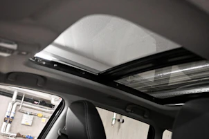 Fahrzeugbild SUZUKI Vitara 1.4 T Sakura Top Hybrid 4x4
