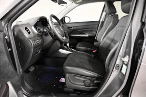 Fahrzeugbild SUZUKI Vitara 1.4 T Sakura Top Hybrid 4x4