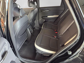 https://vehicle.imgix.net/4221767/b9ee1e09-3857-483a-a8ec-3701a2ad4273.jpg