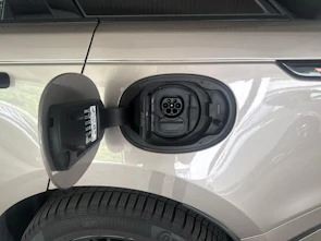 immagine del veicolo LAND ROVER Range Rover Velar 2.0 P400e Edition + Pneumatici invernali