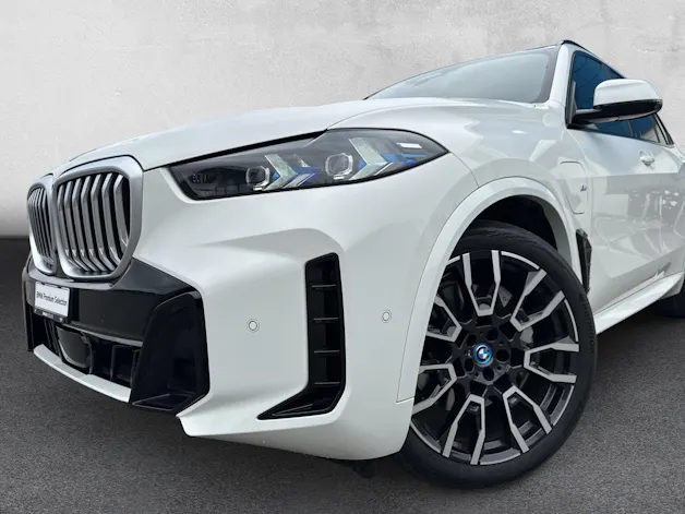 BMW X5 xDrive 50e M Sport (CH) AHK 2.7T ** Action de Leasing à 0.9% **