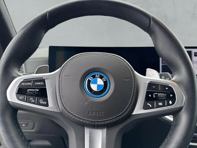 BMW X5 xDrive 50e M Sport (CH) AHK 2.7T ** Action de Leasing à 0.9% **