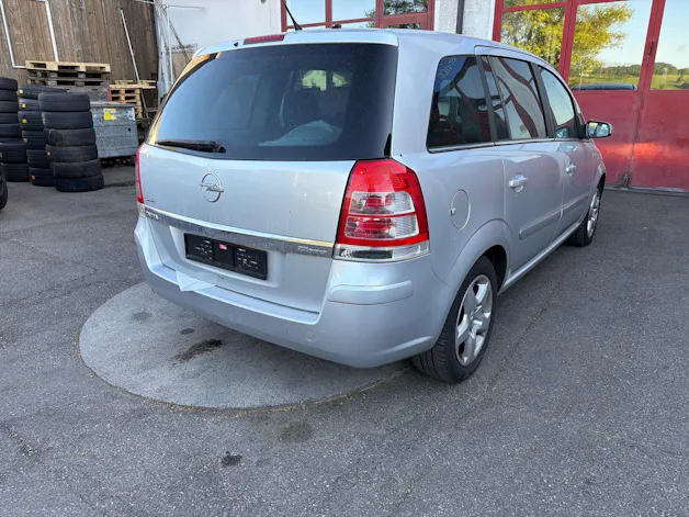 Opel Zafira 2.2 16V Direct Anniversary