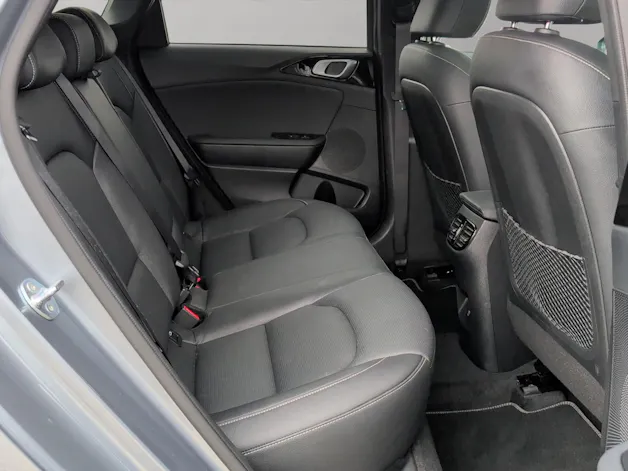 Kia Ceed SW 1.5 T-GDi MHEV GT-Line / Panorama-Glasdach / Lederausstattung / Winterräder Alu 16" / Herstellergarantie bis 2031