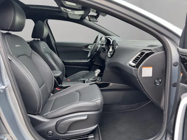Kia Ceed SW 1.5 T-GDi MHEV GT-Line / Panorama-Glasdach / Lederausstattung / Winterräder Alu 16" / Herstellergarantie bis 2031