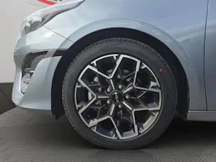Kia Ceed SW 1.5 T-GDi MHEV GT-Line / Panorama-Glasdach / Lederausstattung / Winterräder Alu 16" / Herstellergarantie bis 2031