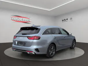 Kia Ceed SW 1.5 T-GDi MHEV GT-Line / Panorama-Glasdach / Lederausstattung / Winterräder Alu 16" / Herstellergarantie bis 2031